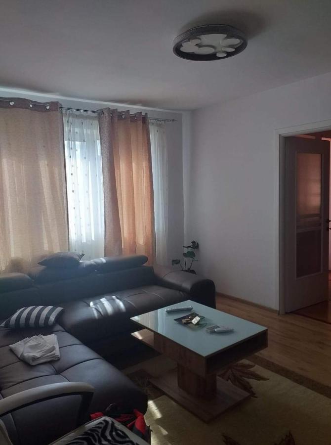 Apartament Cu Regim Hotelier In Dr.Tr. Severin โดรเบตา-ตูร์นู เซเวริน ภายนอก รูปภาพ